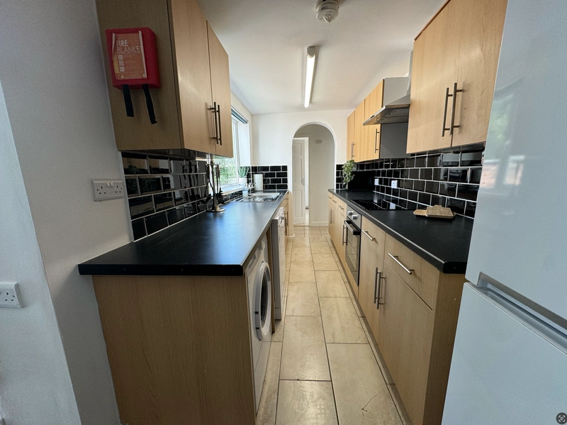 SPARE ROOM in a 4bed student house - Thumbnail 5
